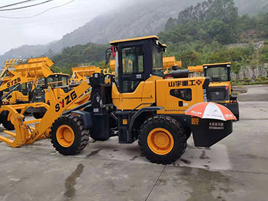 恭喜羅總喜提新車，山宇裝載機940走起，山宇重工，助您成功！
